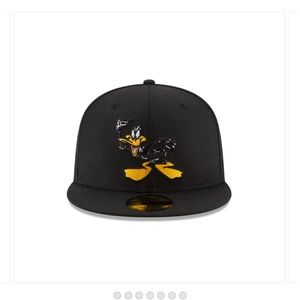 Brand New Men’s Daffy Duck 59FIFTY  (size 7 1/4)